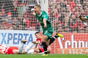Rivera con una gran corrida por derecha, eliminó a dos defensores rivales y definió con zurda junto al palo derecho de Roffo para desatar la euforia entre los suyos. Crédito: Prensa Banfield
