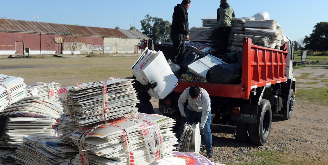 Crean juegos públicos con la cartelería plástica electoral