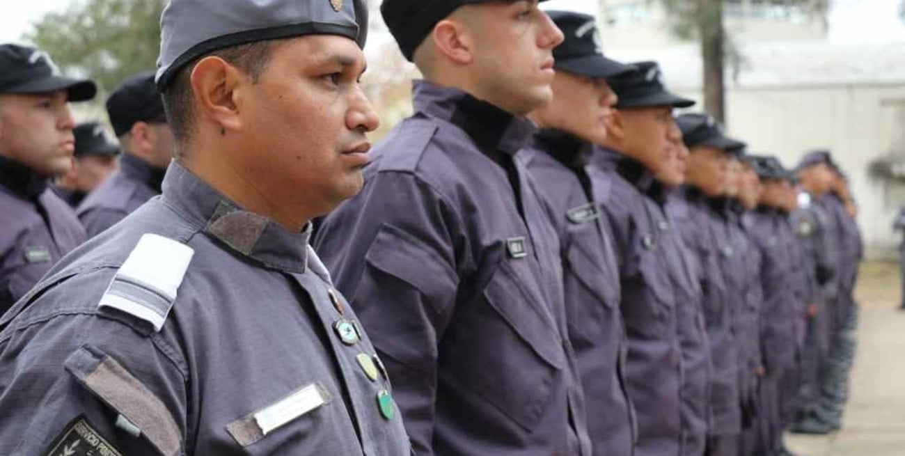 El gobernador Perotti firmó la incorporación de 595 nuevos guardiacárceles