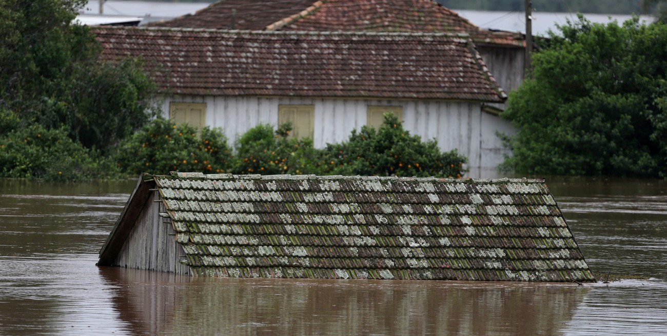 Aumentan a 22 los muertos por el paso de un ciclón en el sur de Brasil