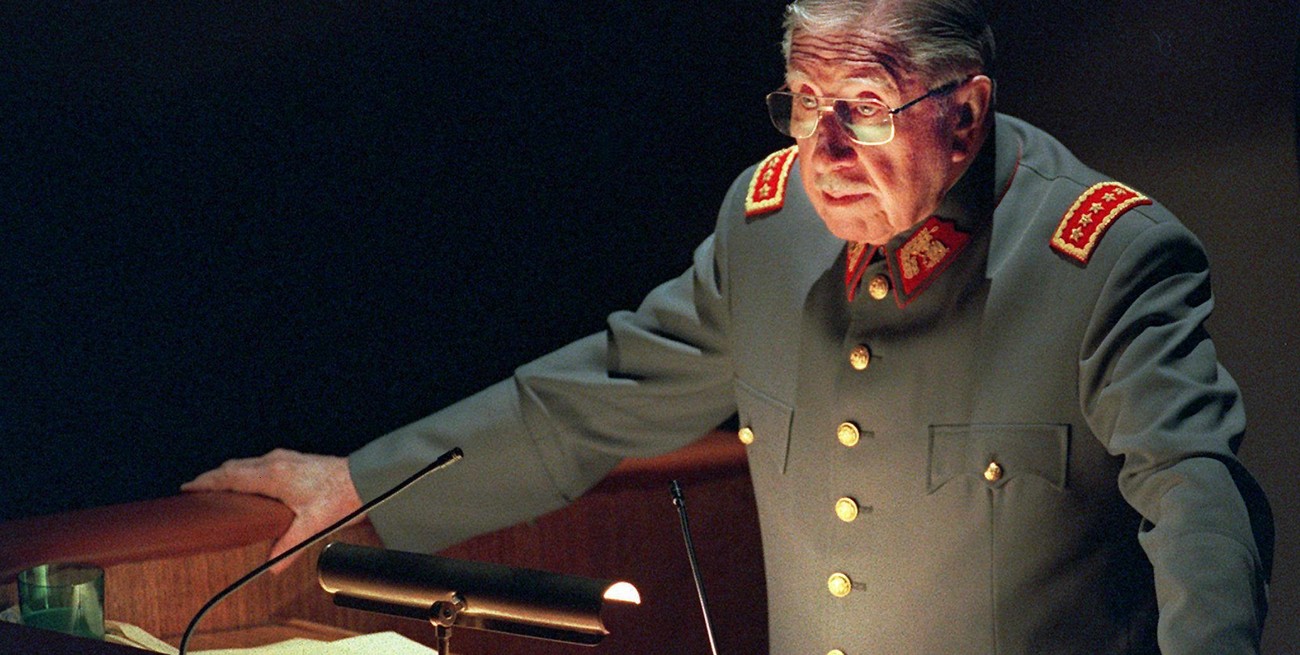 A días de los 50 años del golpe de Pinochet, el gobierno argentino le retira los honores oficiales 