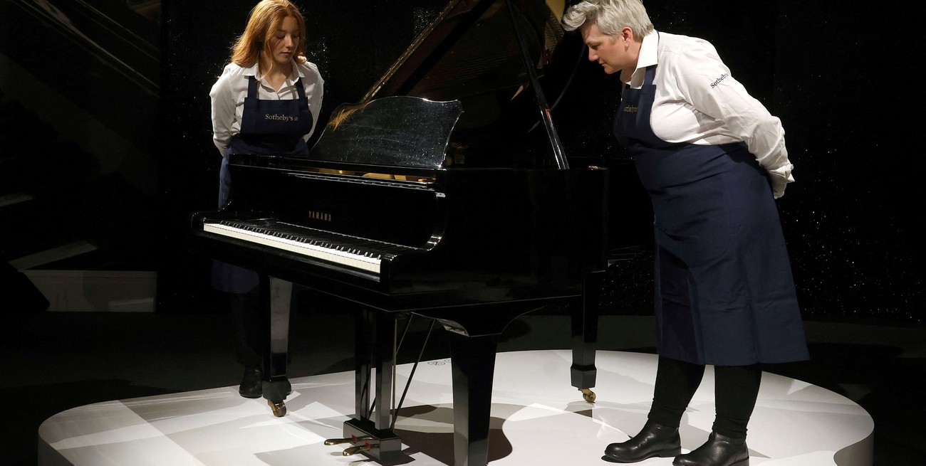 Por dos millones de dólares: subastaron el piano de Freddie Mercury