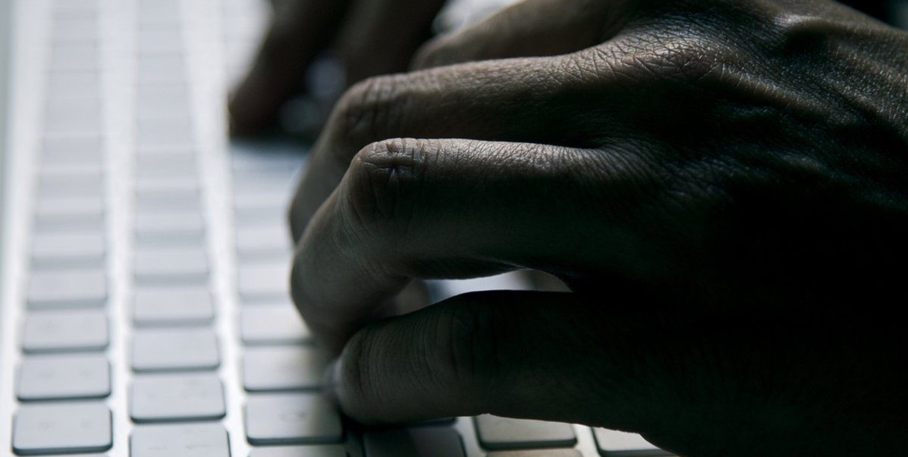 Autocensura o bloqueo: cómo afecta la violencia digital a las mujeres políticas