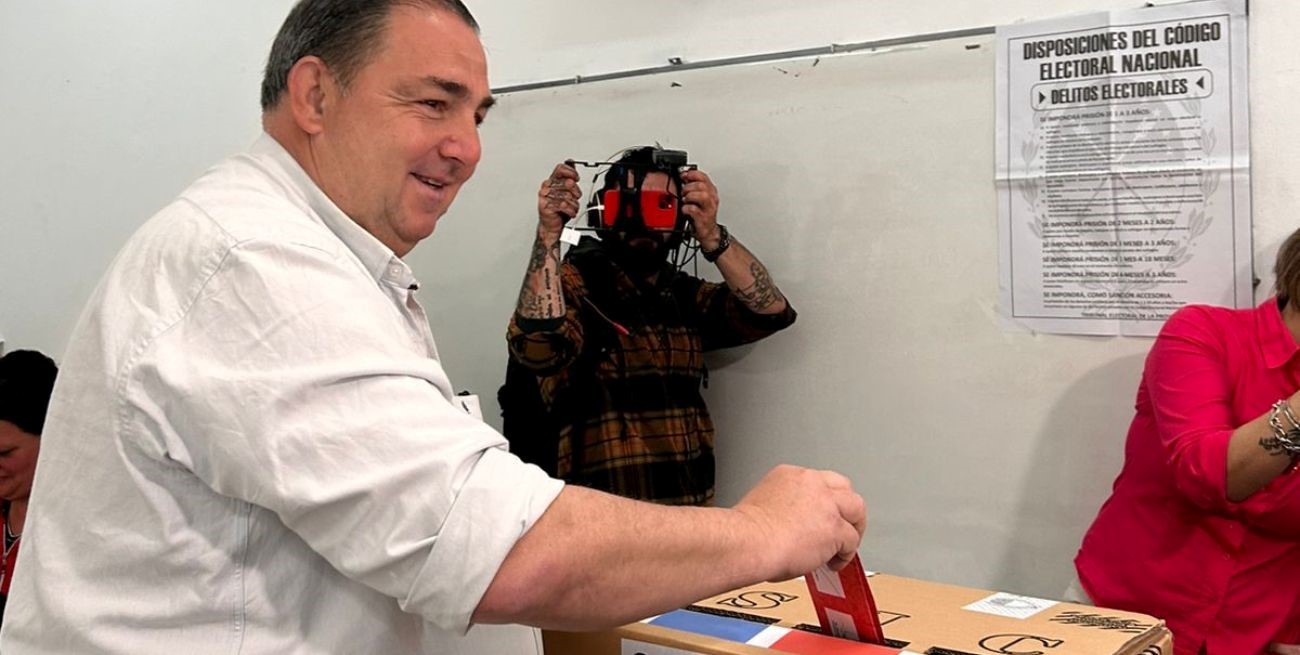 Juan Pablo Poletti antes de ingresar a votar pidió a la gente que se "acerquen y voten, que no les dé lo mismo"