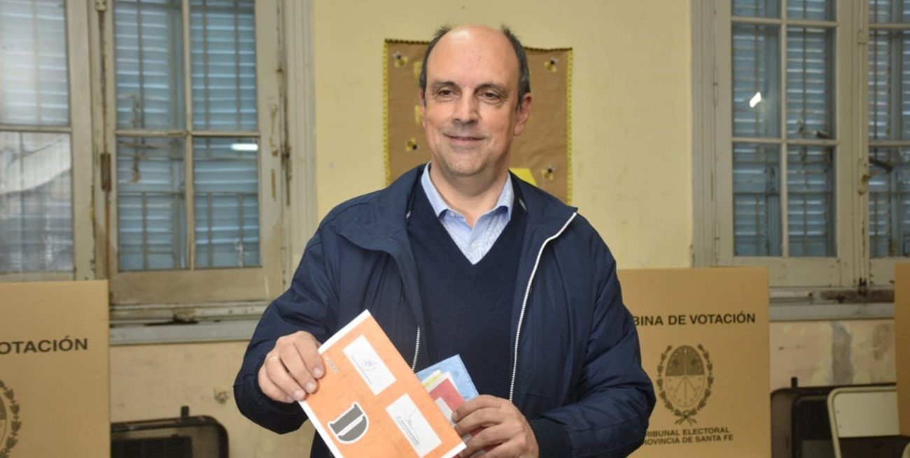 Votó José Corral: "Invitamos a todos a que vengan a votar y que no dejen de participar"
