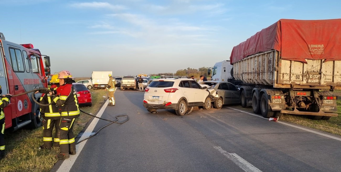 Una niña de 7 años está en terapia intensiva por el accidente múltiple en la autopista Rosario - Córdoba
