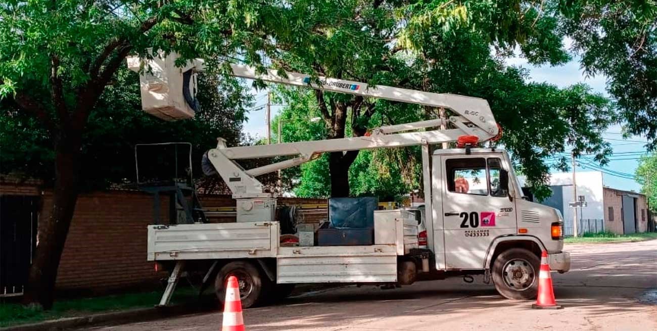 Le llegó una factura exorbitante y descubrió que su vecina estaba enganchada a la luz
