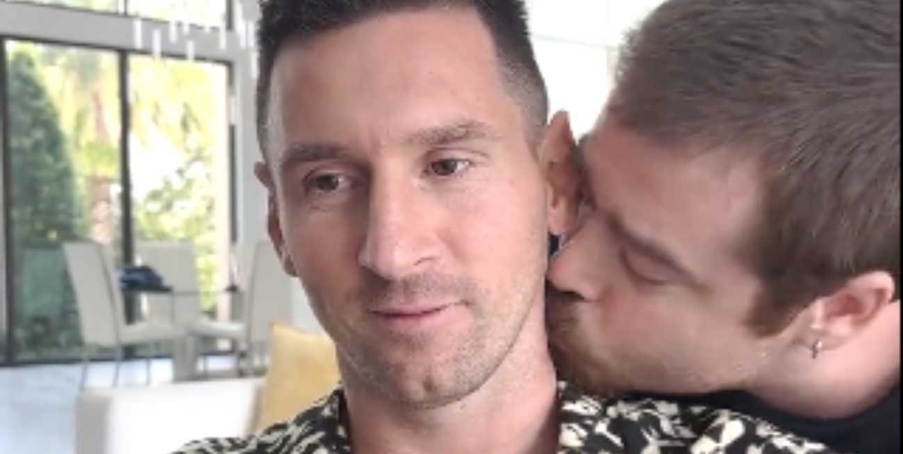 Video: Lionel Messi y un particular encuentro con Migue Granados con "beso" incluido