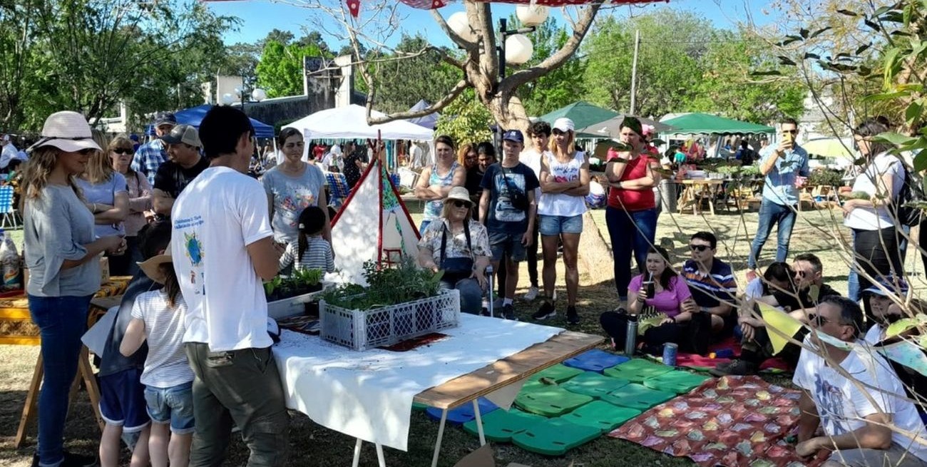 Humboldt celebra la Primavera en plaza Independencia