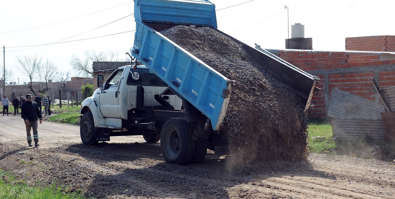 En el barrio Scarafía, las maquinarias pusieron "primera" en mejorado vial