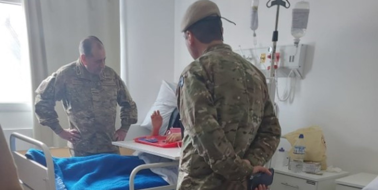 El jefe del Ejército visitó a los soldados heridos tras el vuelco en San Martín de los Andes