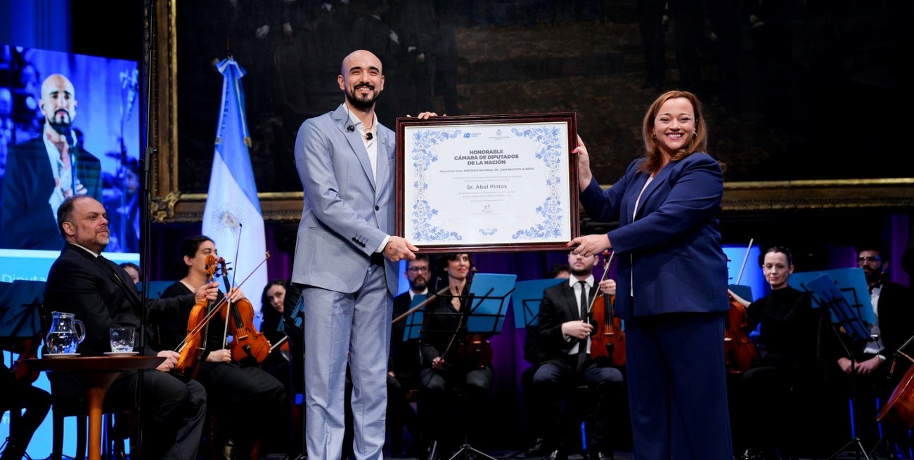 Cecilia Moreau entregó a Abel Pintos la mención de Honor Juan Bautista Alberdi en la Cámara de Diputados