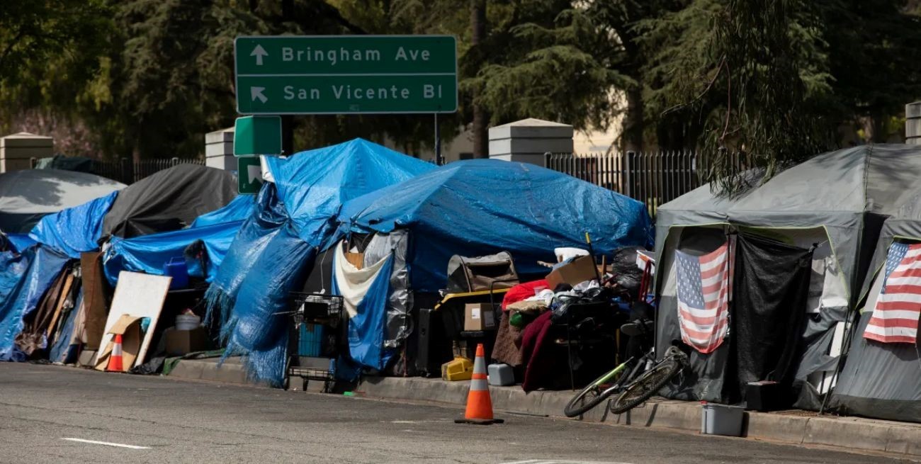 Fiscal de Sacramento demandó a la ciudad por la crisis de personas sin hogar