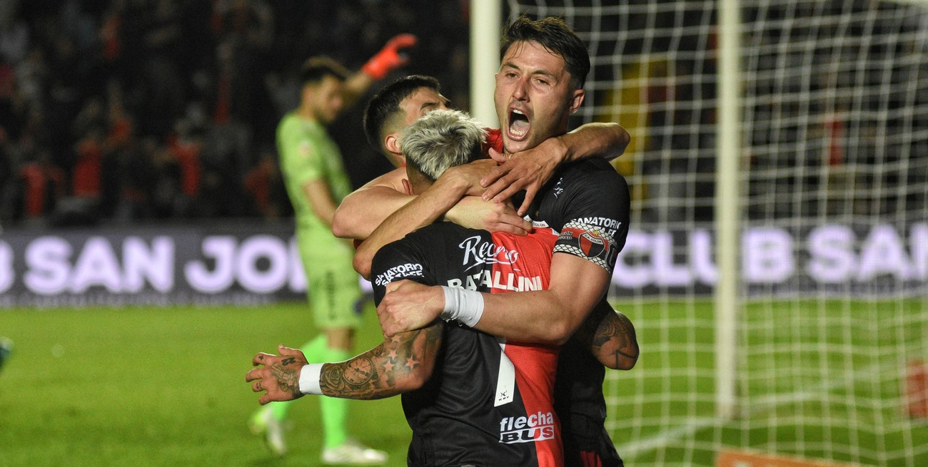 Colón gritó "¡fútbol!" y resucitó en el Cementerio: triunfazo ante Argentinos