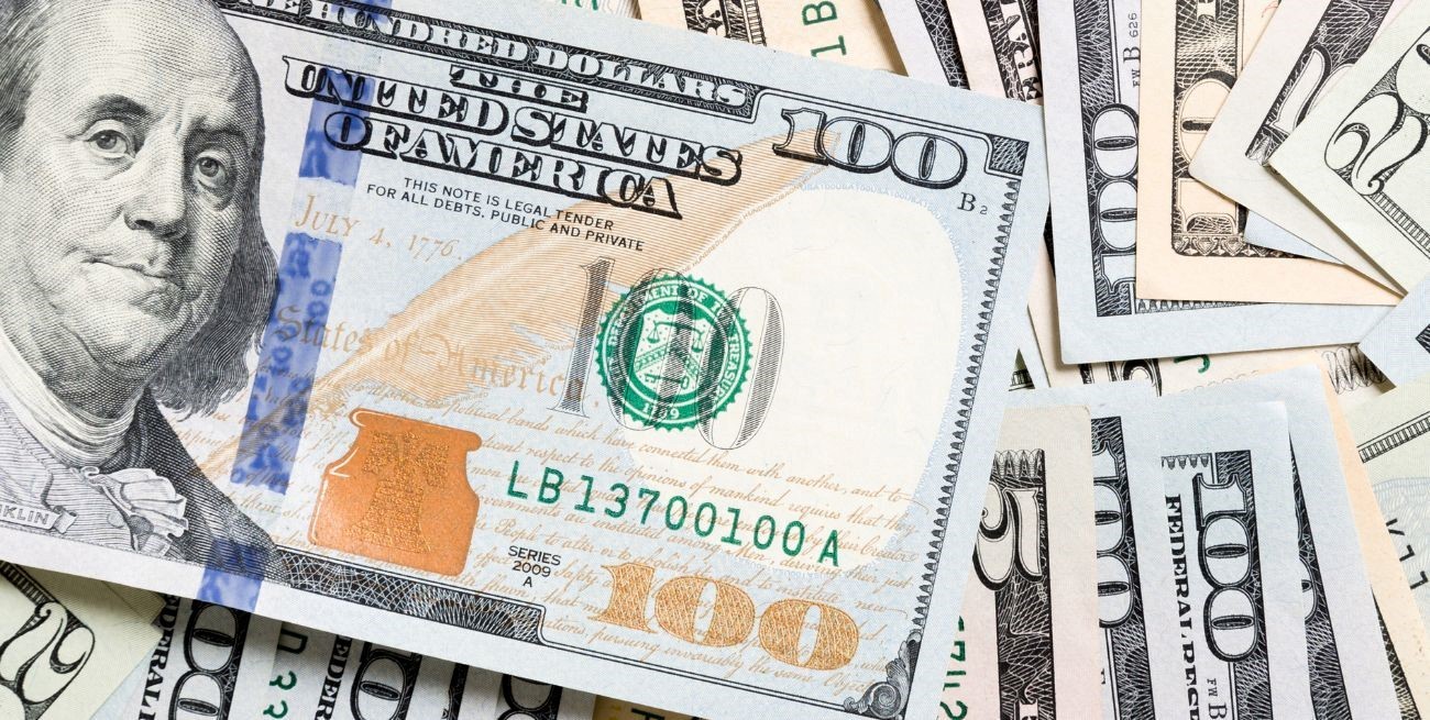 Más cepo a dólares financieros e intervención para frenar al blue