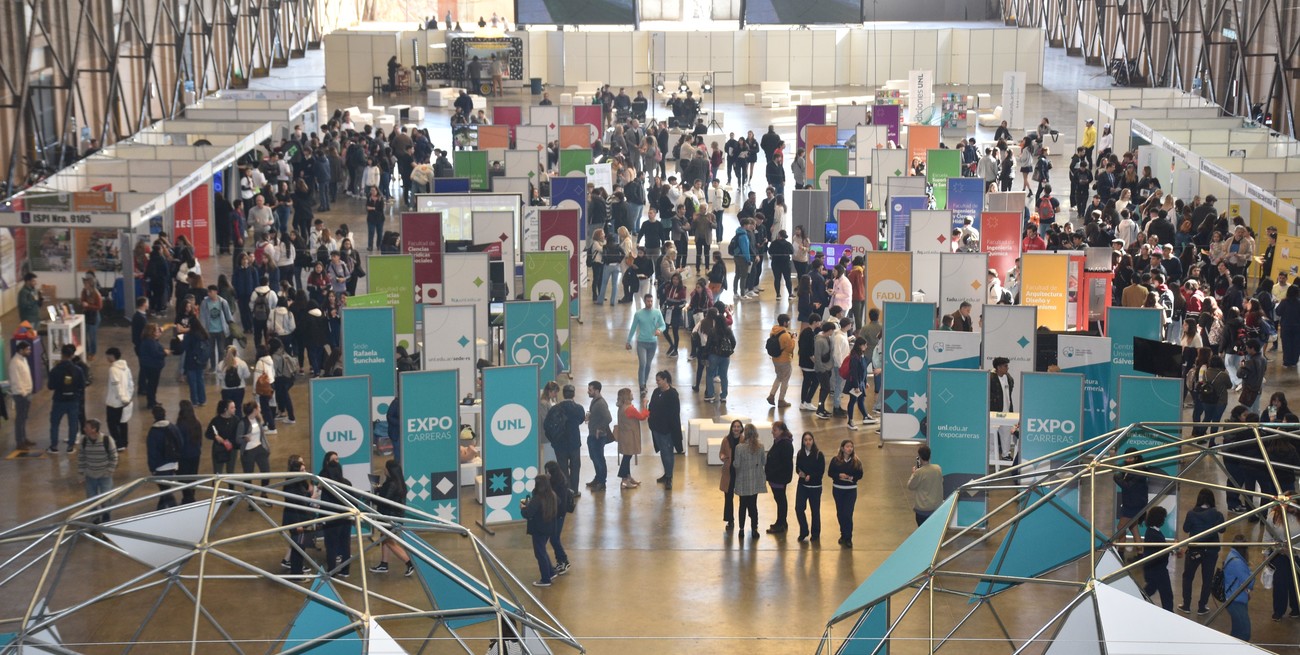 Comenzó la Expocarreras y los jóvenes ya recorren la vidriera de ofertas académicas