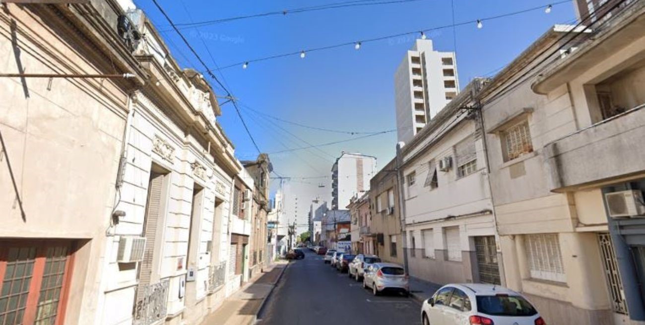 Robó elementos de un vehículo en el microcentro santafesino y lo retuvo un colectivero