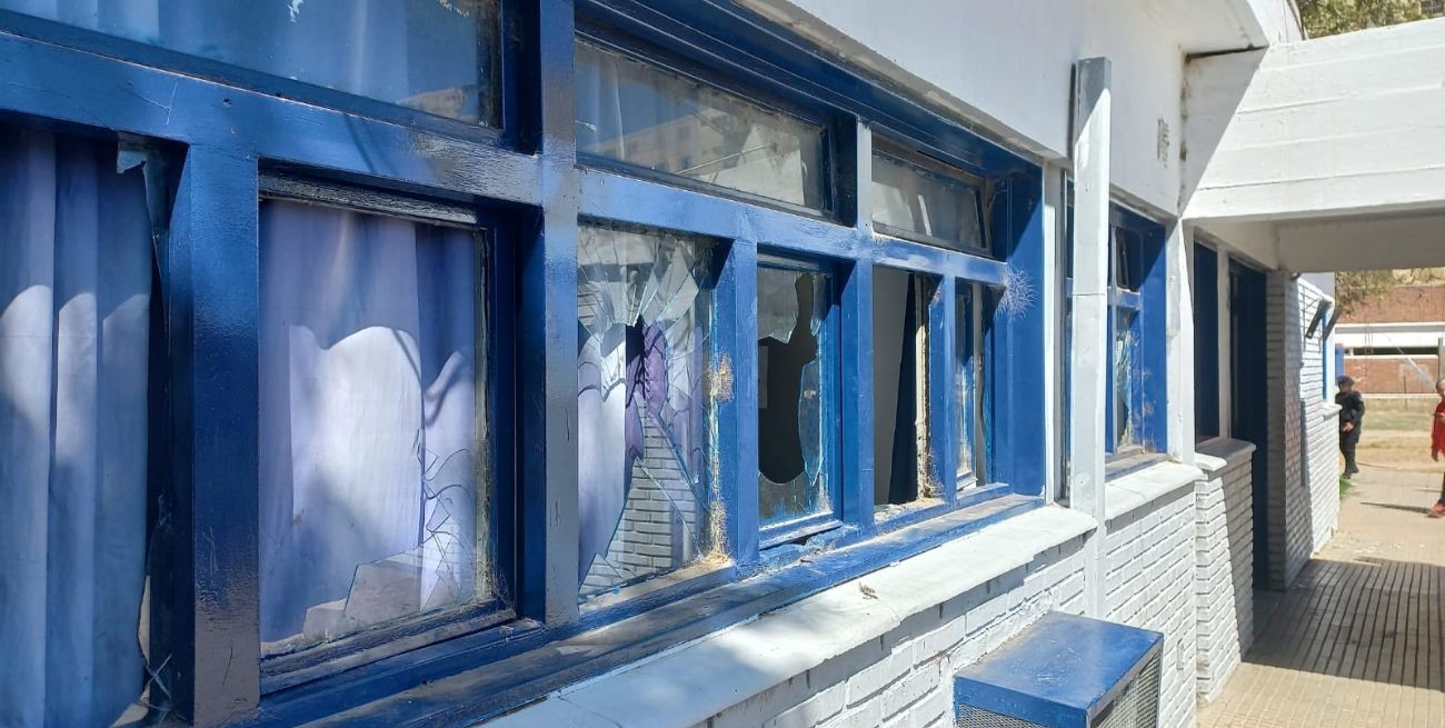 Atacaron y destrozaron la comisaría 25ta. de barrio El Pozo