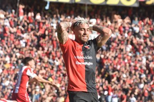 Damián Batallini era una pieza clave en Colón hasta que no soportó más el dolor en su pie. 