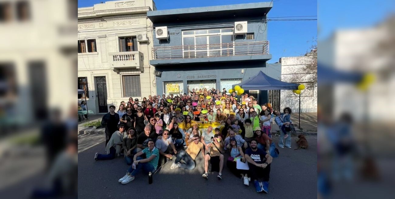 Y brilló la "Luna de Avellaneda": los vecinos de Candioti recuperaron el mítico Club Sarmiento