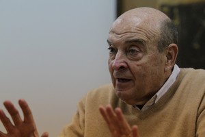 No habrá recuperación en “V” de la economía, según las estimaciones del padre de la Convertibilidad.