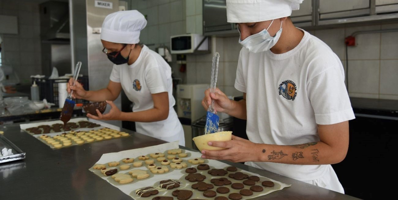 Gastronomía, turismo y construcción: sectores claves en la generación de trabajo en Santa Fe y Rosario