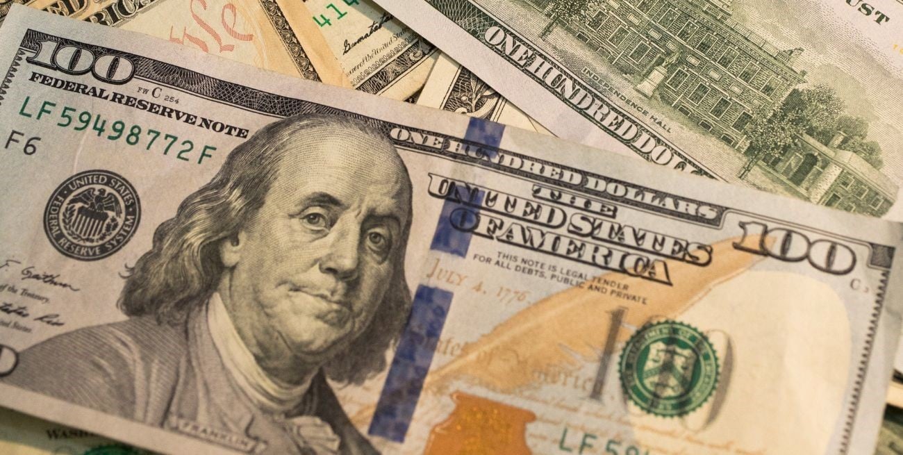 Cómo evoluciona el precio del dólar tras alcanzar su récord histórico
