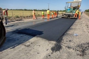 Acuerdo para que todas las poblaciones tengan pavimentados los caminos que hoy las unen con una ruta provincial asfaltada.