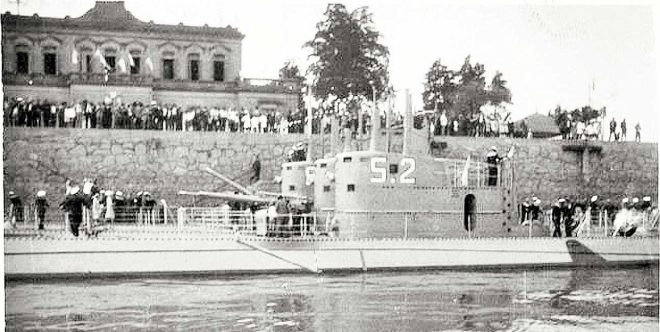 La historia de la llegada a la ciudad de los primeros submarinos de las Fuerzas Armadas 