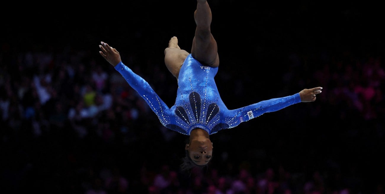 Simone Biles agigantó su leyenda con la conquista de su sexta corona mundial