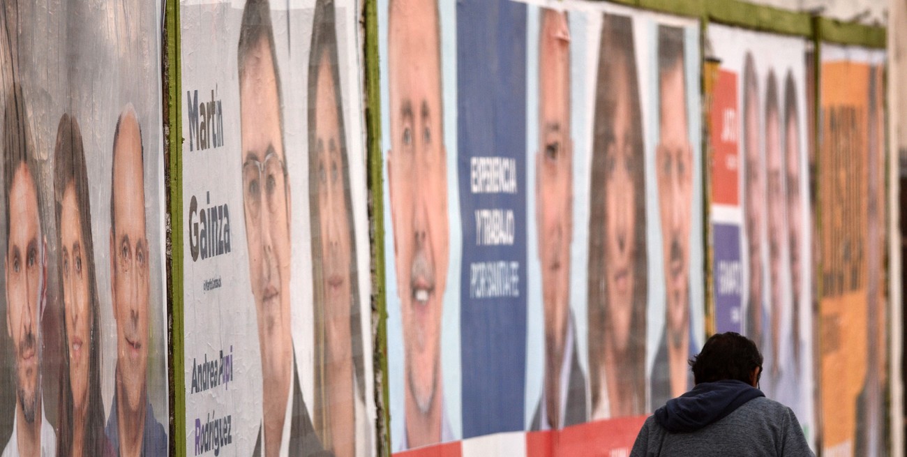 En la ciudad de Santa Fe aún persiste la cartelería electoral: los grises de una norma desactualizada