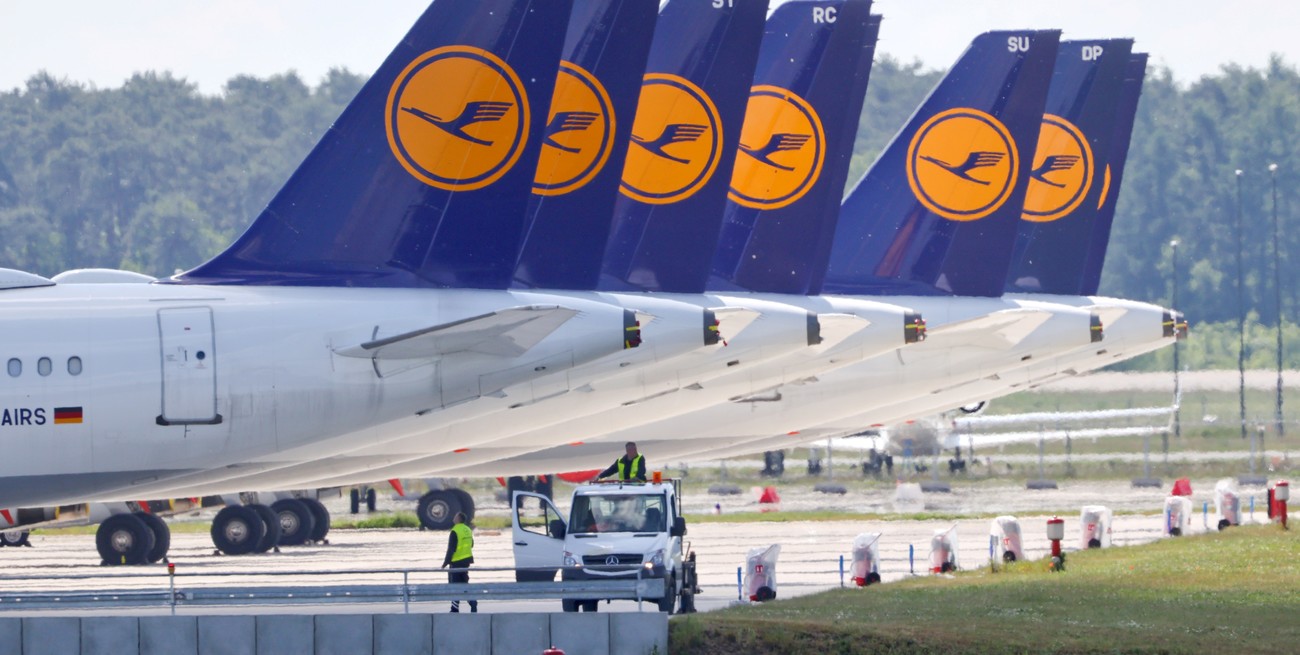 Grandes aerolíneas suspenden vuelos desde y hacia Israel