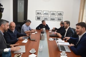 El 25 de septiembre se realizó una de las reuniones de transición con Poletti y Jatón presentes. Los equipos de ambas partes continuarán trabajando en estos meses. Crédito: Di Salvatore / Archivo.