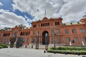Los indicadores económicos muestran que Argentina está atravesando otra crisis histórica. En dos semanas, hay elecciones presidenciales. ¿Lo que proponen los candidatos es posible?