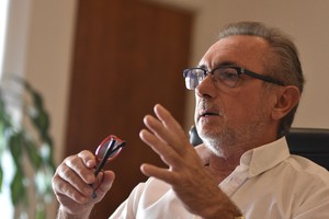 El ministro de la Producción Daniel Costamagna sufrió un accidente con su moto, afortunadamente de consecuencias menores.