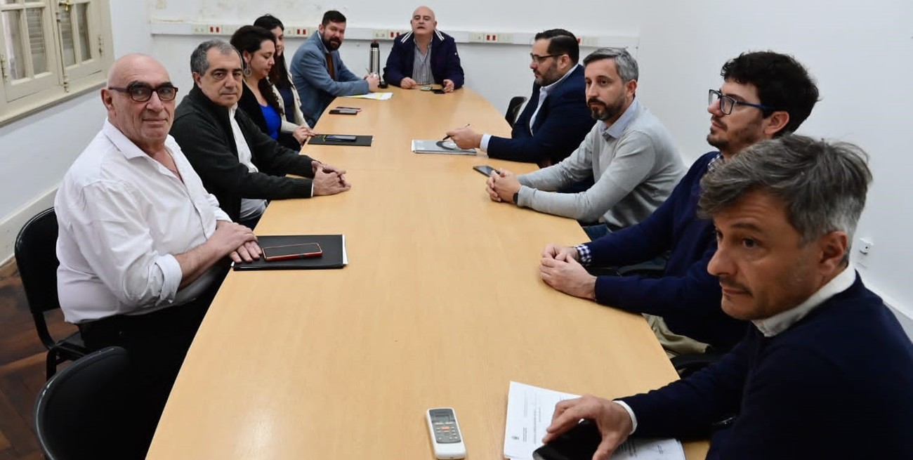 Municipales definen si aceptan la propuesta de Jatón y levantan el paro