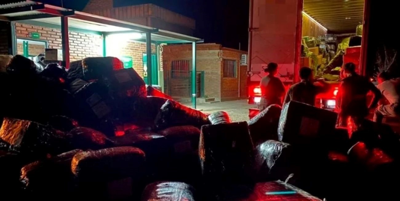 Fue detenido un camionero que llevaba 35 kilos de cocaína escondidos en parlantes, anafes y sábanas