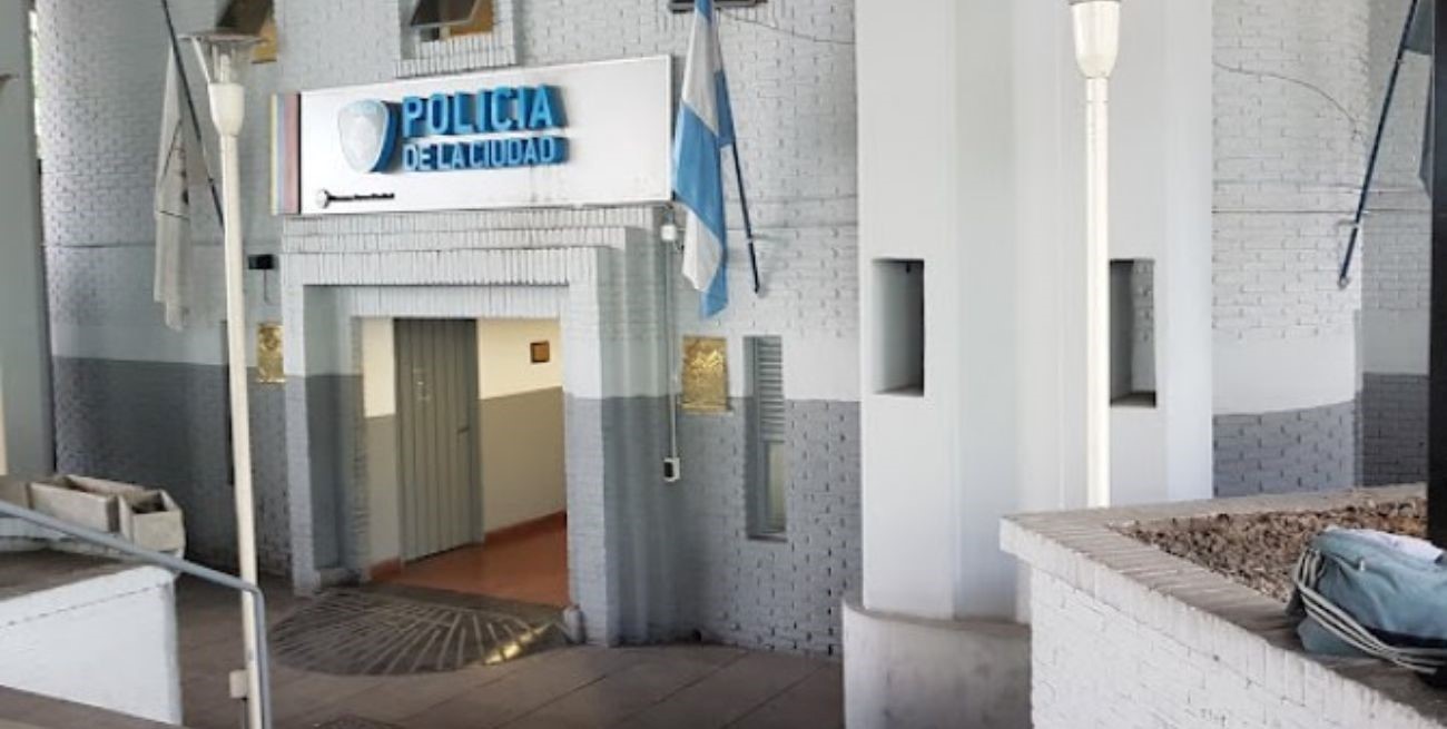 Cuatro presos se fugaron de una comisaría porteña y son intensamente buscados 