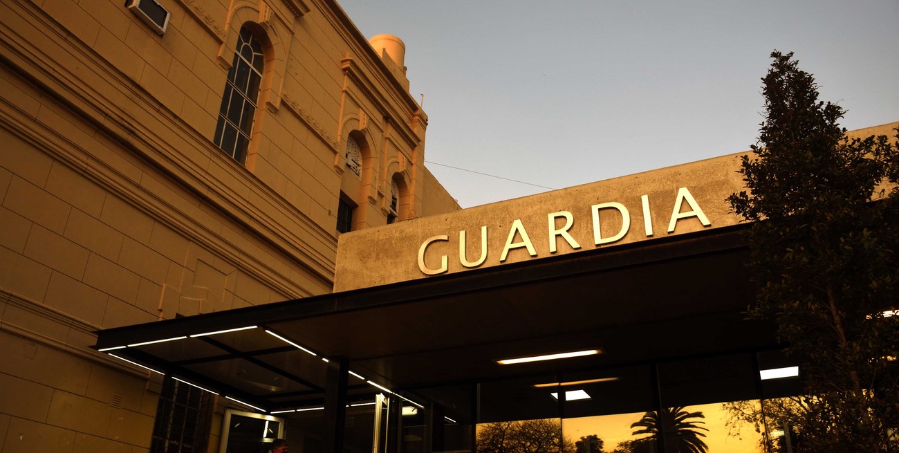 Un joven fue baleado por la espalda en el Fonavi de barrio Centenario