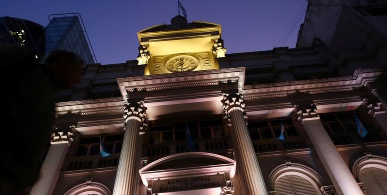 Endurecen el cepo al dólar desde el Banco Central hasta después de las elecciones