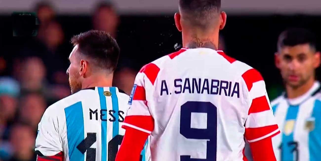 Un jugador paraguayo escupió a Messi: "Ni se quién es", dijo el 10 argentino