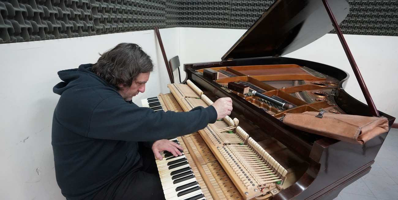 Los secretos del fascinante mundo de un afinador de pianos 