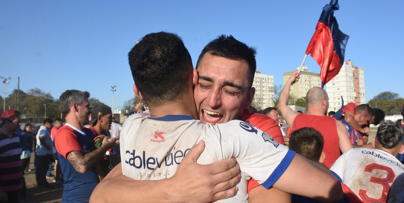 Liga Santafesina: Vecinal Gálvez celebra el ascenso completo con su gente