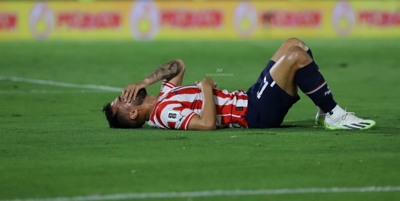 El defensor de Colón Carlos Espínola se habría roto los ligamentos cruzados