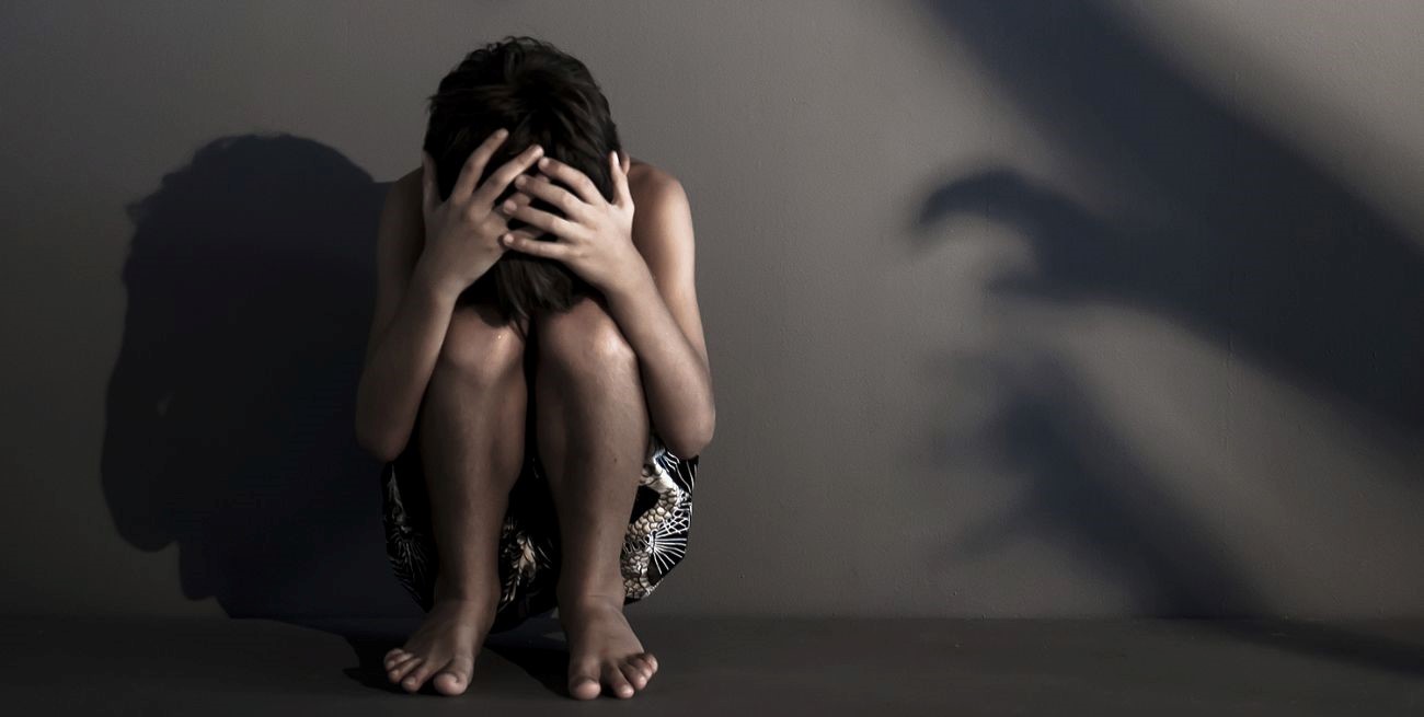 Condenaron a una madre que abusó de su propia hija