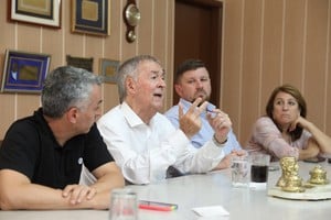 En Sunchales, Schiaretti con socialistas. Paulón, el futuro intendente Pinotti y Fein lo acompañaron en la rueda de prensa.