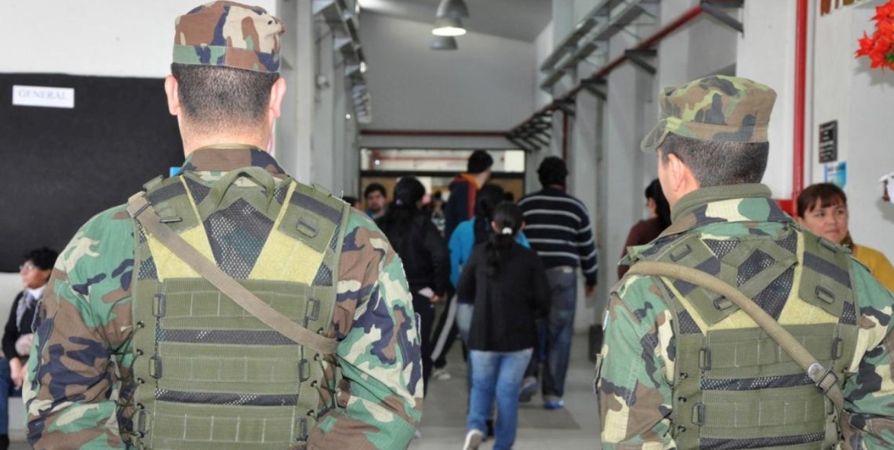 Voto militar: los efectivos podrán votar pero el gobierno sabrá a qué candidato prefirieron las Fuerzas Armadas