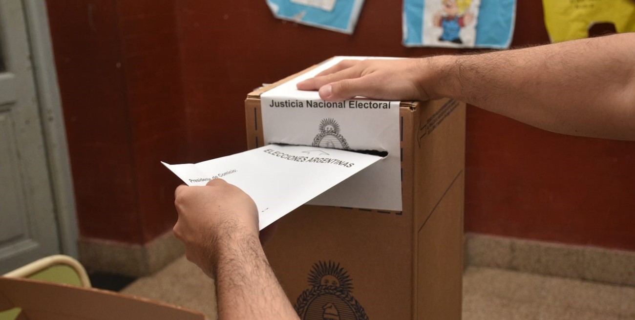 "Vengan a votar": bajo la lluvia, comenzó la jornada electoral en Santa Fe