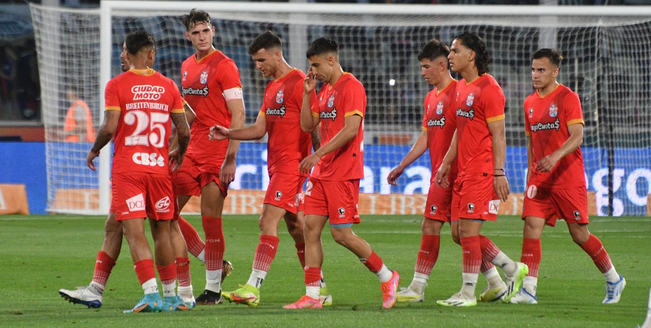 Arsenal, el peor en todas las tablas: 2 descensos en 4 años 