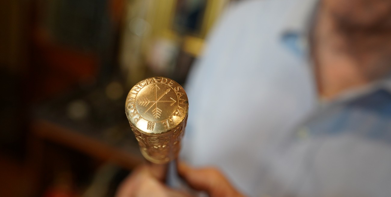 Cómo es el bastón de mando que recibirá Pullaro al asumir como gobernador de Santa Fe